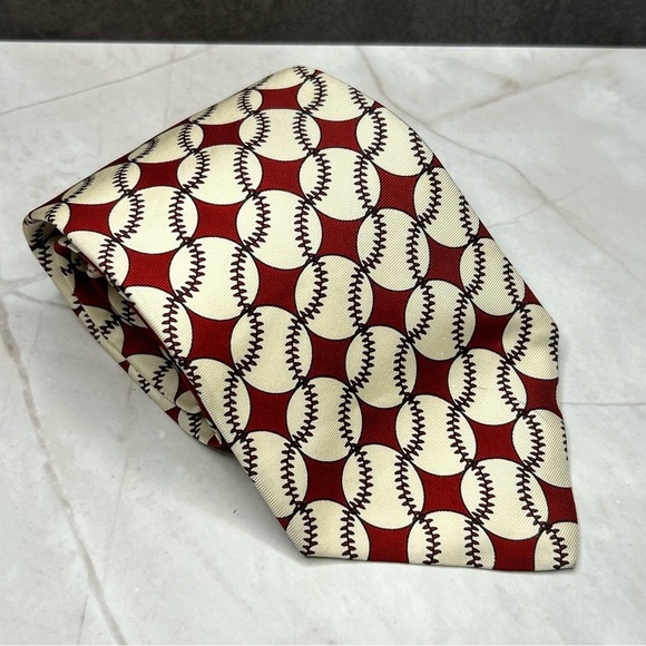Smithsonian Institution 58” Baseball Patterned Men's Tie in Cream and Red - Picture 1 of 3